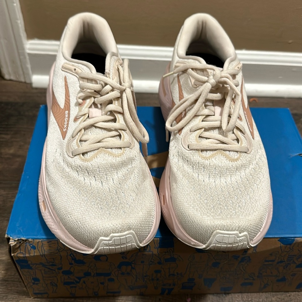 women’s brooks ghost max